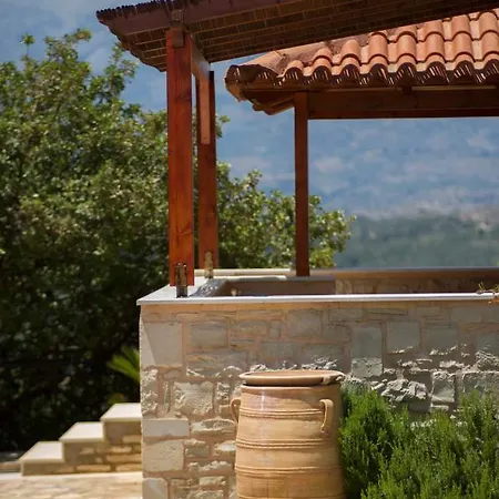 Amfithea In Plaka By Apokoronas-villas Kambia