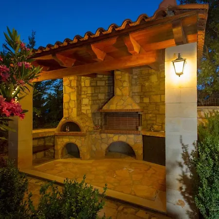 Villa Amfithea In Plaka By Apokoronas-villas *